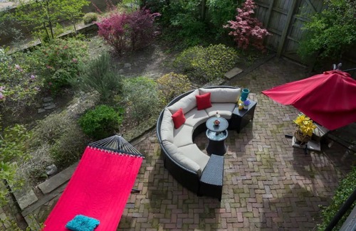 New Pathways Apartamento | Downtown Memphis The Rolling Stones Studio Apt 202