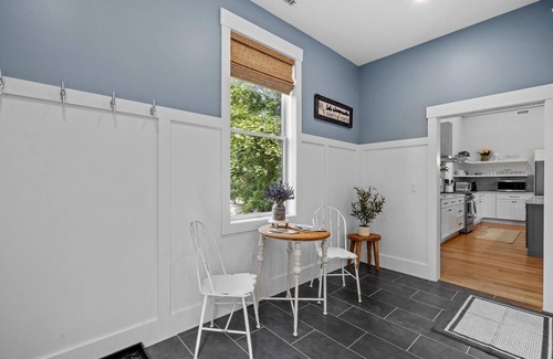 Meredith Condominio | Downtown Meredith Luxury Escape