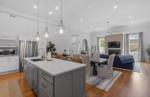 Meredith Condominio | Downtown Meredith Luxury Escape