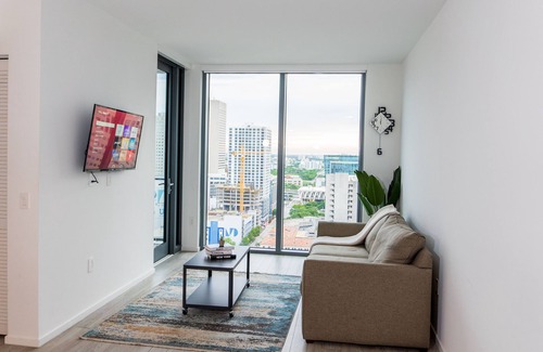 Overtown Apartamento | Downtown Miami Getaway Modern Condo with Infinity Pool Access and Central Living