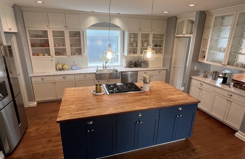 Downtown Anchorage Casa | Downtown Mid-Century Modern Luxury Getaway