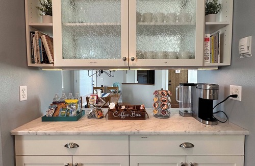 Downtown Anchorage Casa | Downtown Mid-Century Modern Luxury Getaway