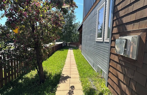 Downtown Anchorage Casa | Downtown Mid-Century Modern Luxury Getaway