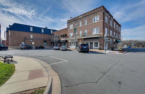 Mocksville Apartamento | Downtown Mocksville Apartment - Walk to Shops!