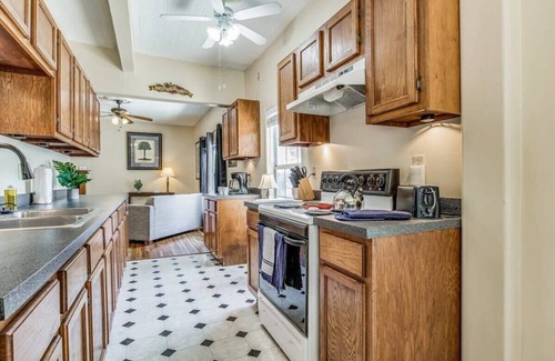 South Pensacola Casa | Downtown! Modern Interior! Sweet on Strong - A