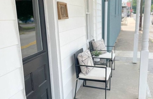 Shepherdstown Apartamento | Downtown Modern Studio apartment | History & Dining steps away