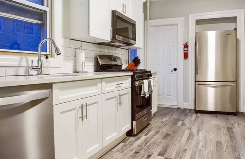 Montclair Apartamento | Downtown Montclair | 2BR Apt | Parking & Train Nearby