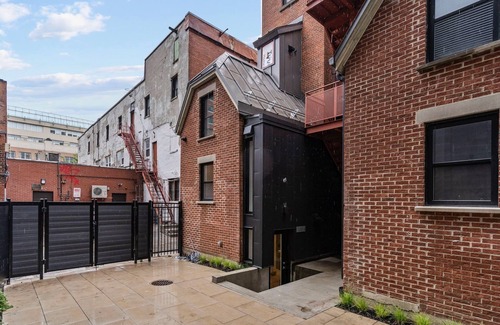 Shaughnessy Village Casa | Downtown MTL's Exclusive 1-BR Tiny House Retreats: 30-Day Urban Escapes!