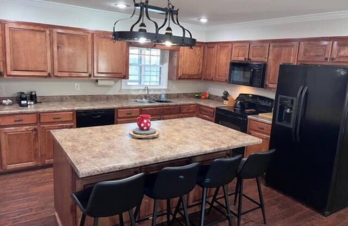 Muscle Shoals Casa | Downtown Muscle Shoals w/Private Pool Near FAME