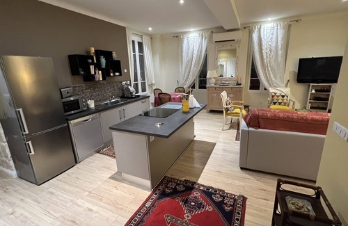 Lepante Quarter Apartamento | Hermoso apartamento reformado, en el centro, tranquilo, aire acondicionado, soleado, tranvía.