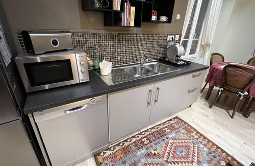 Lepante Quarter Apartamento | Hermoso apartamento reformado, en el centro, tranquilo, aire acondicionado, soleado, tranvía.