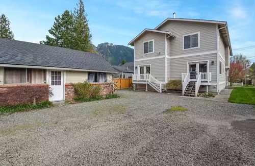 North Bend Casa | Downtown North Bend Basecamp
