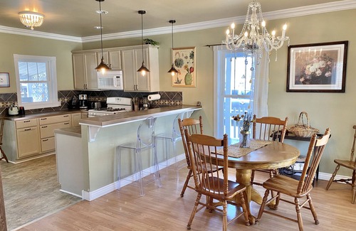 Mancos Casa | Downtown Oak St Farmhouse near Mesa Verde/Durango - Work and Wander!