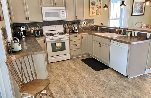 Mancos Casa | Downtown Oak St Farmhouse near Mesa Verde/Durango - Work and Wander!