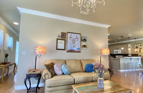 Mancos Casa | Downtown Oak St Farmhouse near Mesa Verde/Durango - Work and Wander!
