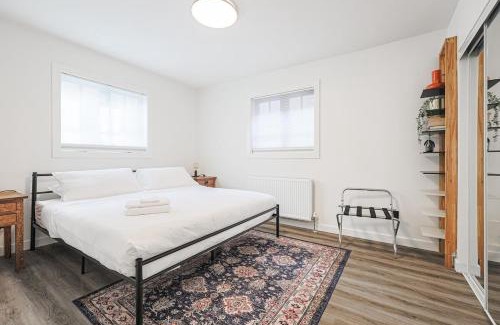 Parkdale Apartamento | Downtown Oasis-2BR-Spa Bath-Pet Friendly, Free Parking