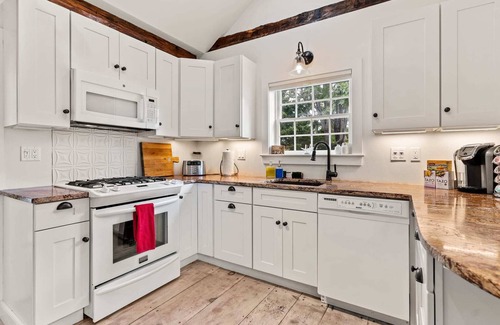 Newburyport Casa | Downtown Oasis | Garden Retreat + Private Bunkhouse
