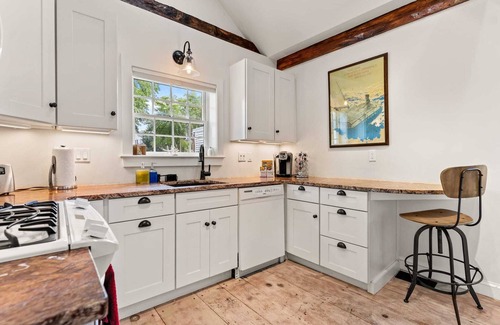 Newburyport Casa | Downtown Oasis | Garden Retreat + Private Bunkhouse