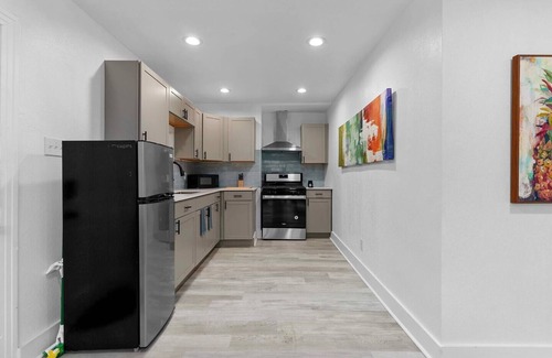 Lake Eola Heights Casa | This house is a 1 bedroom(s), 1 bathrooms, located in Orlando, FL.