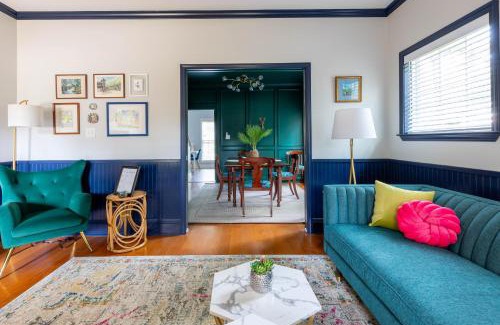 Ocean Springs Casa | Downtown Os Artistic Stay W Fire Pit, Game Room!