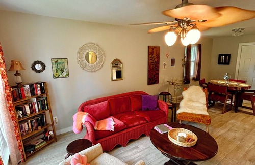Myrtle Grove Casa | Downtown Pensacola 70's bungalow