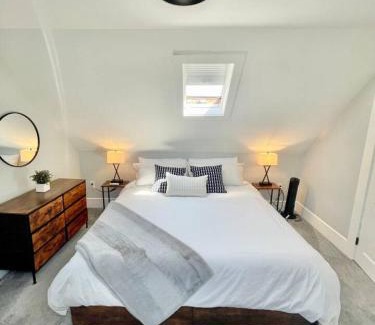 Portsmouth Apartamento | Downtown Portsmouth 2 Bedroom 2 King Beds
