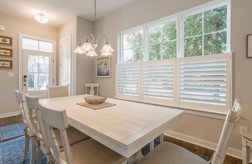 South Rehoboth Casa | A estrenar 2. 5 cuadras de la playa! Hermoso porche 5BR apantallado para 12 personas dormitorio del nivel principal