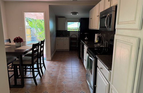 Grandview Heights Casa | Downtown Retreat - Unifamiliar, caminar a todas partes, gran patio trasero