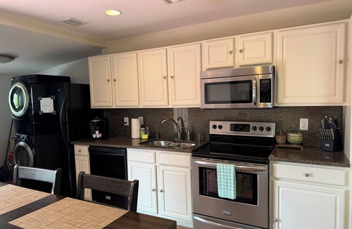 Grandview Heights Casa | Downtown Retreat - Unifamiliar, caminar a todas partes, gran patio trasero