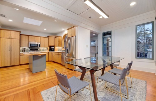 Clarksville Casa | Downtown retreat and super walkable! Sleeps 6 - 10.
