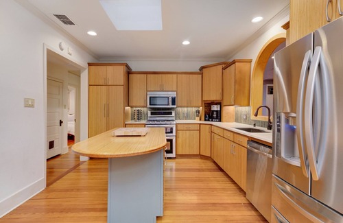 Clarksville Casa | Downtown retreat and super walkable! Sleeps 6 - 10.