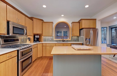 Clarksville Casa | Downtown retreat and super walkable! Sleeps 6 - 10.
