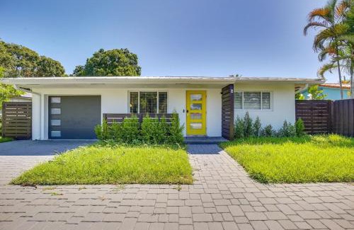 South Corals Casa | Downtown Retreat with Heated Pool & Backyard Patio