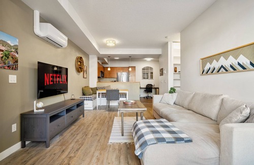 Mission District Condominio | Downtown River Condo: AC, near Saddledome, Free Underground Parking