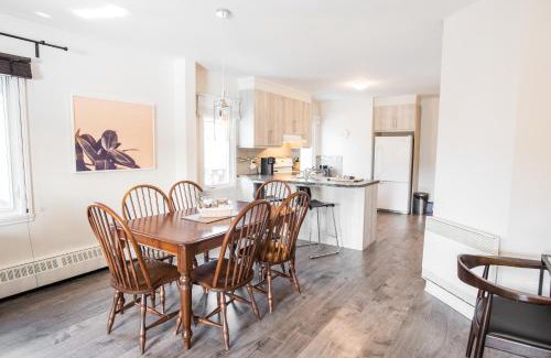 Mont-Tremblant Apartamento | Downtown - Rooftop patio - Free shuttle to ski Mountain