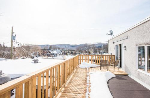 Mont-Tremblant Apartamento | Downtown - Rooftop patio - Free shuttle to ski Mountain