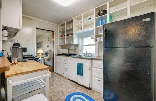 Russells Point Cabaña | Downtown Russells Point Cottage Near Indian Lake!