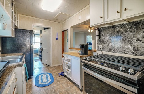 Russells Point Cabaña | Downtown Russells Point Cottage Near Indian Lake!