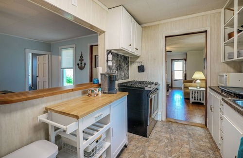Russells Point Cabaña | Downtown Russells Point Cottage Near Indian Lake!