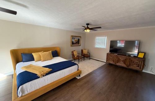 Russellville Casa | Downtown Russellville Home with Hot Tub