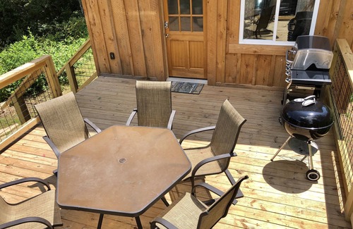 Waynesville Casa | ★ Downtown Rustic Mid-Century Cottage w/ views ★