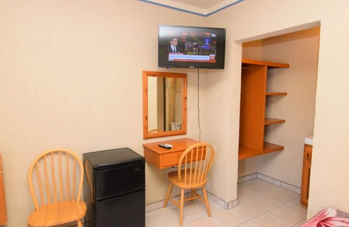 Primera Sección Apartamento | Downtown San Felipe Studio 2 FREE WIFI AND CABLE TV