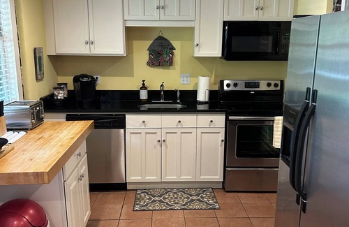 Beach Institute Apartamento | Downtown Savannah Garden Oasis near Forsyth Park