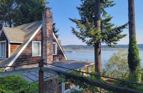 Silverdale Casa | Downtown Silverdale Waterfront Home!