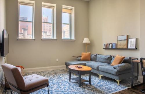 East Town Apartamento | Downtown Sleek 2BR Loft