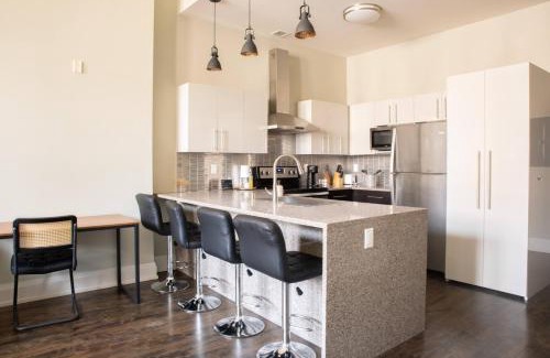 East Town Apartamento | Downtown Sleek 2BR Loft