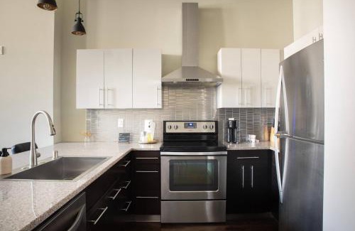 East Town Apartamento | Downtown Sleek 2BR Loft
