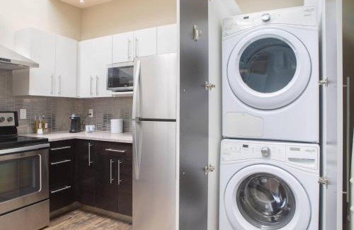 East Town Apartamento | Downtown Sleek 2BR Loft