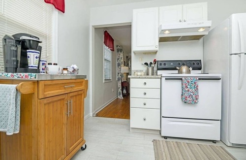 Brevard Casa | Downtown Southern Comfort * Comfort + Location + Amenities + Carport!