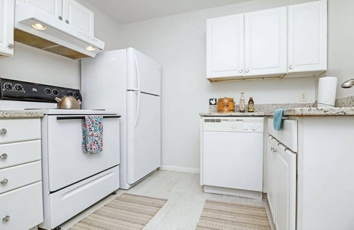 Brevard Casa | Downtown Southern Comfort * Comfort + Location + Amenities + Carport!